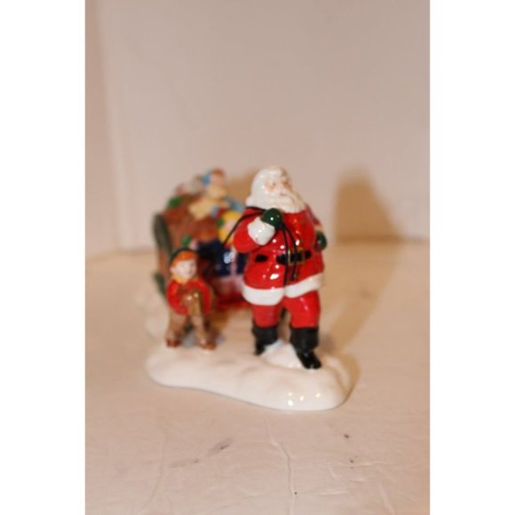 Dept 56 Snow Village - Santa Comes to Town, 1996 - Picture 4 of 6